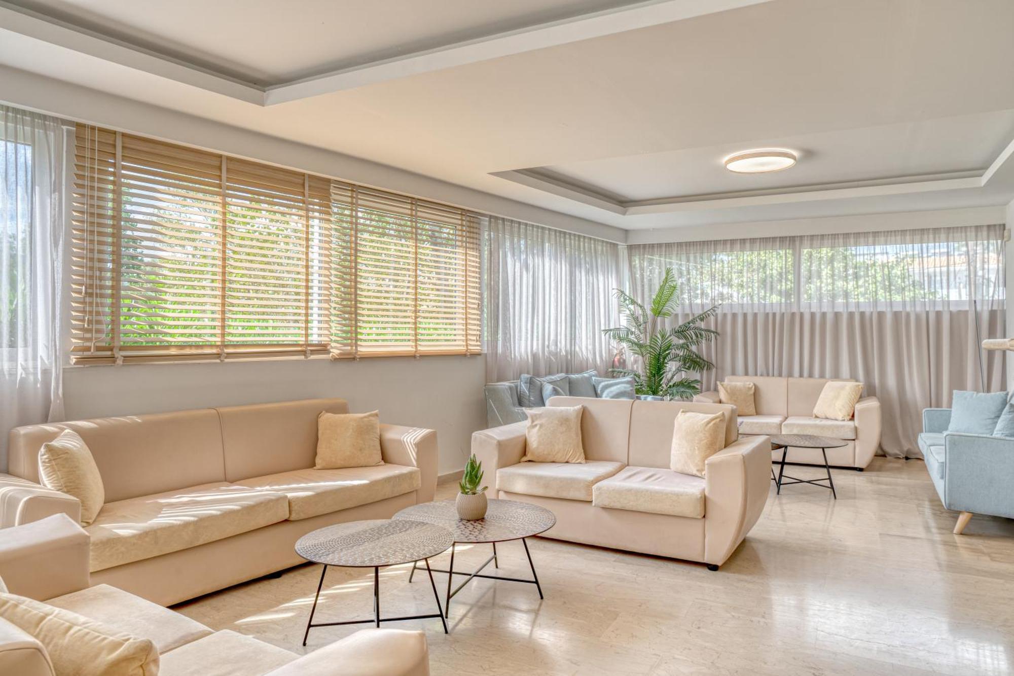 לגאנאס Poseidon Beach Hotel מראה חיצוני תמונה